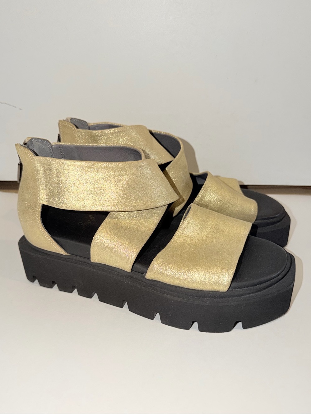 Lofina Gold Leather Platform With A Zipper Sandal, Sz 39